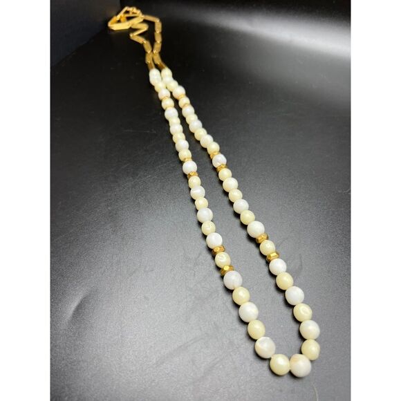 Cream Marble Swirl Necklace - Picture 6 of 6